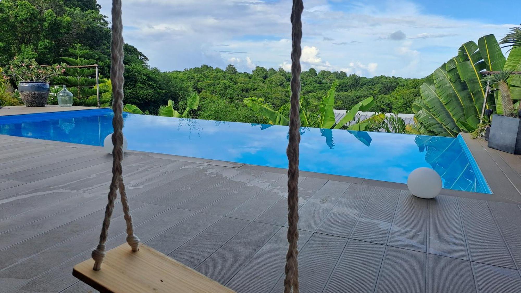 Rev Bleu Villa *